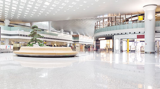 白色地板干净整洁的零售购物设施